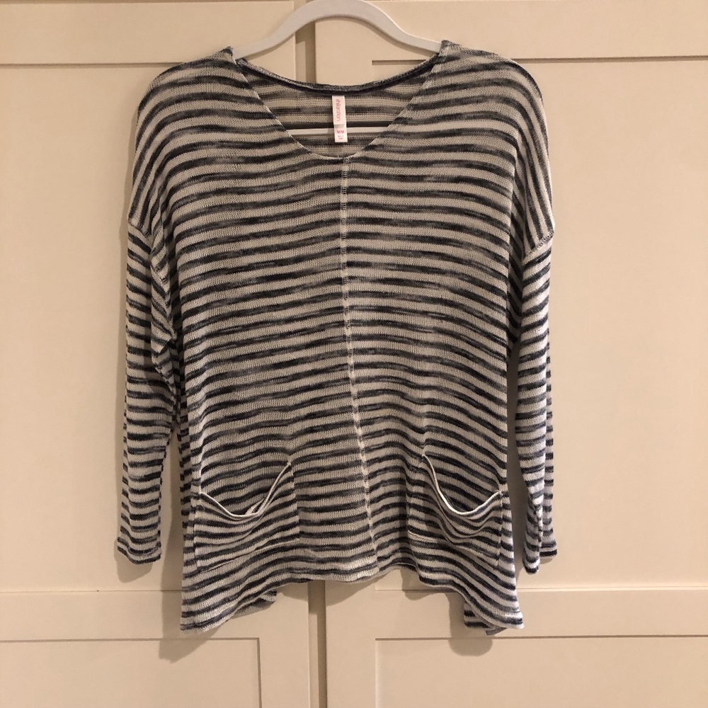 🍋 Xhilaration Navy Striped Light Knit